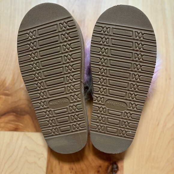 Minnetonka Lyla Slipper Rainbow Fuzzy Unicorn NEW - Picture 12 of 15